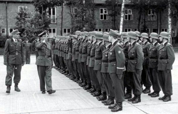 Когда вместо «Здравствуйте» услышите слово «Хайль», знайте...