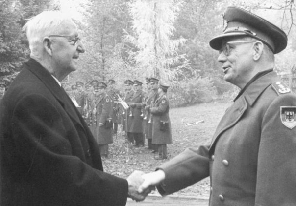 Когда вместо «Здравствуйте» услышите слово «Хайль», знайте...