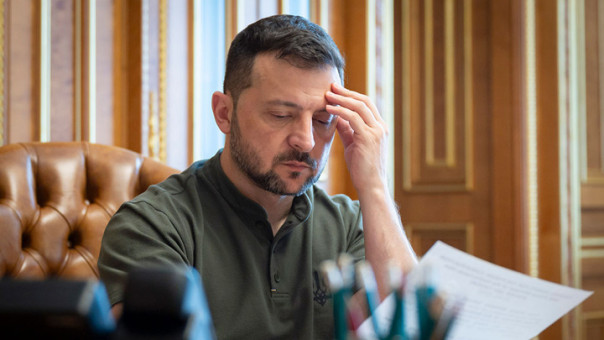 Лукашенко: Зеленский де-юре нелегитимен, но решения принимает он