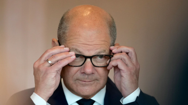 Олаф Шольц заявил, что днем и ночью думает об Украине