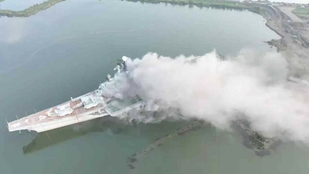 Пожар произошел на бывшем советском авианосце "Минск" в Китае