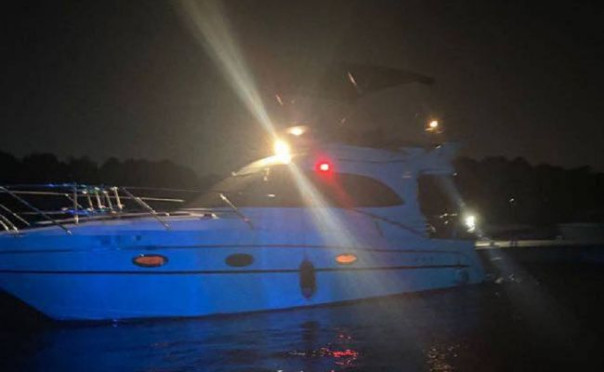 В Санкт-Петербурге катер столкнулся с крейсером &laquo;Аврора&raquo;