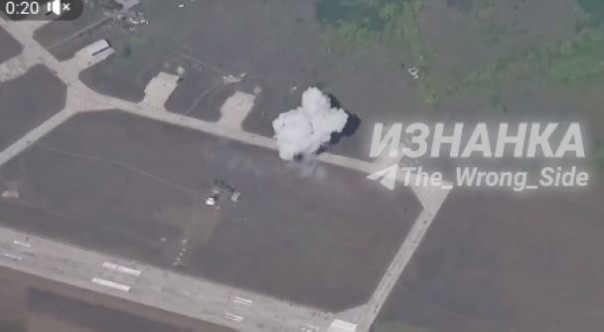 Взлететь даже не успел. "Искандер-М" с одного удара сжёг дотла Су-27 ВСУ на аэродроме Миргород