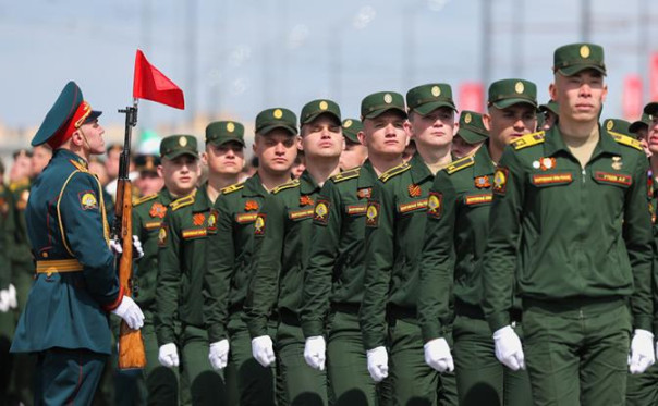 Большой стране &mdash; большая армия. СССР даже в годы разрядки имел почти четыре миллиона штыков