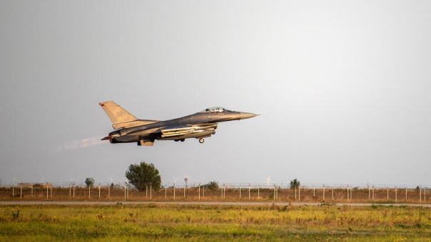 Клоун на вечеринке демократов и бесплатный агитатор