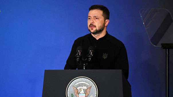 Клоун на вечеринке демократов и бесплатный агитатор