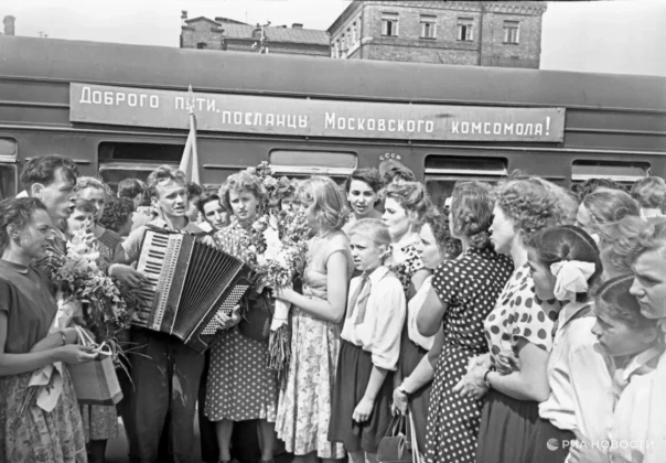 Мой социальный комсомольский лифт. 33 года назад самораспустился ВЛКСМ. Владимир Скачко