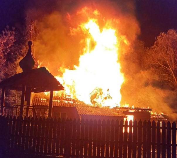 Нацисты-сатанисты сожгли православный храм Украинской церкви в Житомирской области