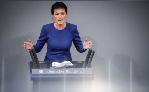 Сару Вагенкнехт подняло на самый верх волной от взрыва &laquo;Северных потоков&raquo;