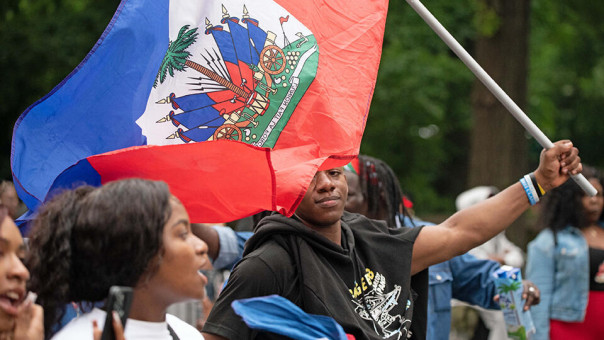 США продолжают давить и экономически подрывать Европу