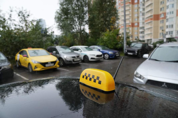 Машина вместо: в России предлагают сократить количество парковок около жилых домов