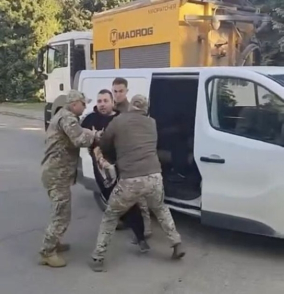 На Украине планируют мобилизовать ещё более 160 тысяч мужчин | Генштаб ВСУ переводит 20% всех медиков из военных госпиталей в пехотные бригады