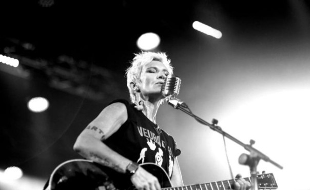 Пусть извинится: концерт Арбениной в Омске потребовали отменить