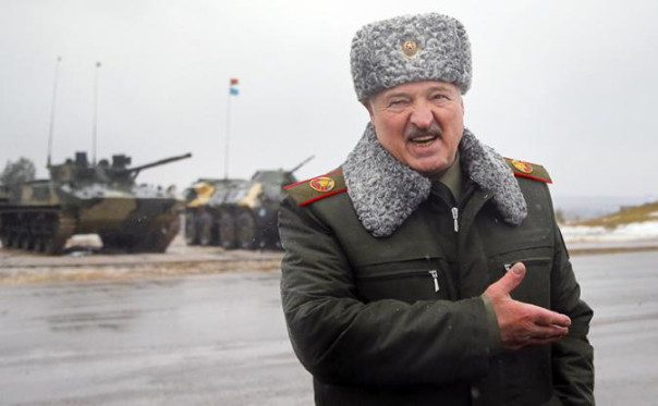 Бацькiны сакрэты: Почему белорусская &laquo;оборонка&raquo; не спешит в российские объятия