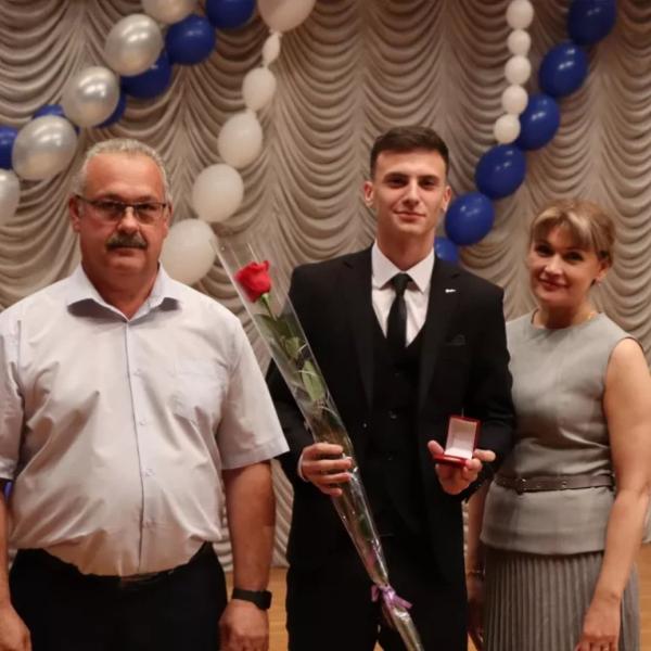 "Денег потратил гораздо больше". Что сделал для фронта школьник из ЛНР