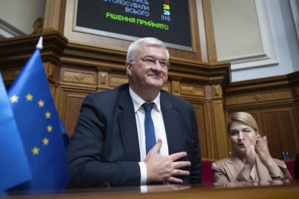 &laquo;Комсомольский призыв&raquo; Сибиги иностранных дел, или Золотой ключик от украинской границы