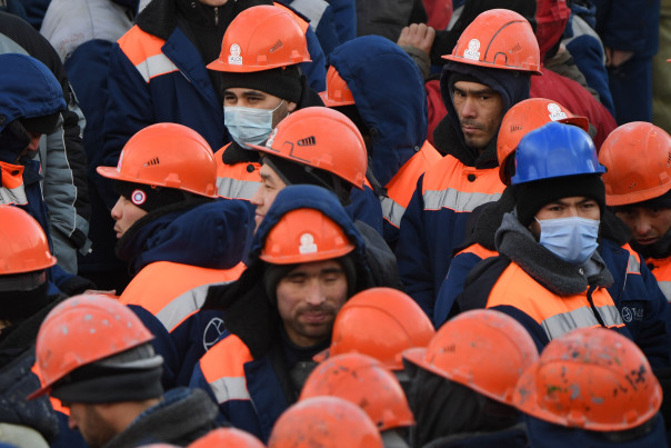 Мигрантов в Россию будут пускать под сопровождение и ответственность работодателей, а экзамен по русскому языку для них сделают устным