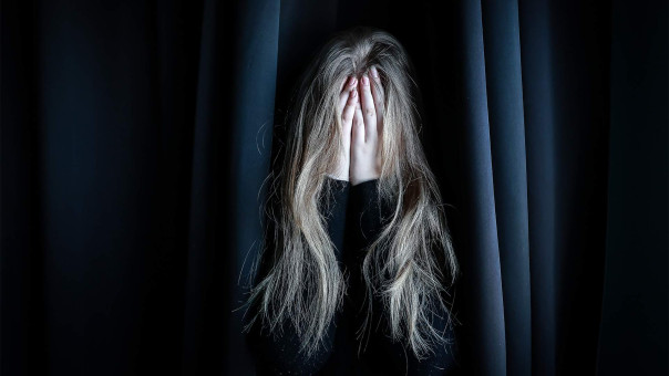 Научный заход: теория возникновения поцелуев и цифровые голоса в голове