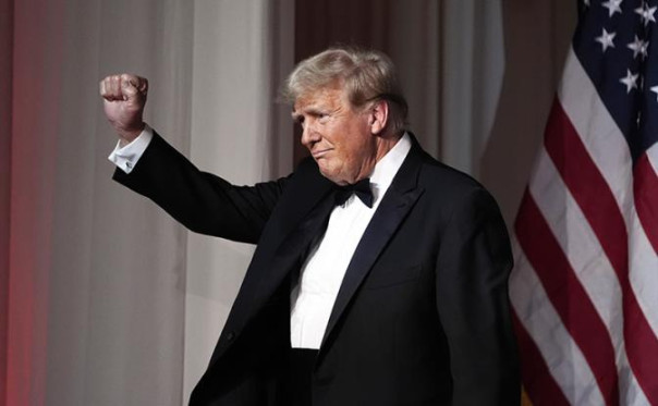 Питер Кёниг: Трамп ведет себя так, будто принял иудаизм