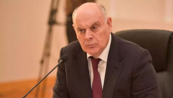 Президент Абхазии отказался уходить в отставку, несмотря на протесты - протестующие поставили ультиматум президенту