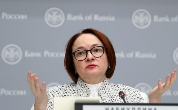 Рубль упал. Чемодан в роли кошелька и ноль денег для ВПК?