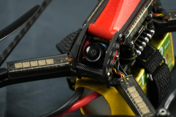 Сильный малый: в России создали учебно-боевой мини-дрон