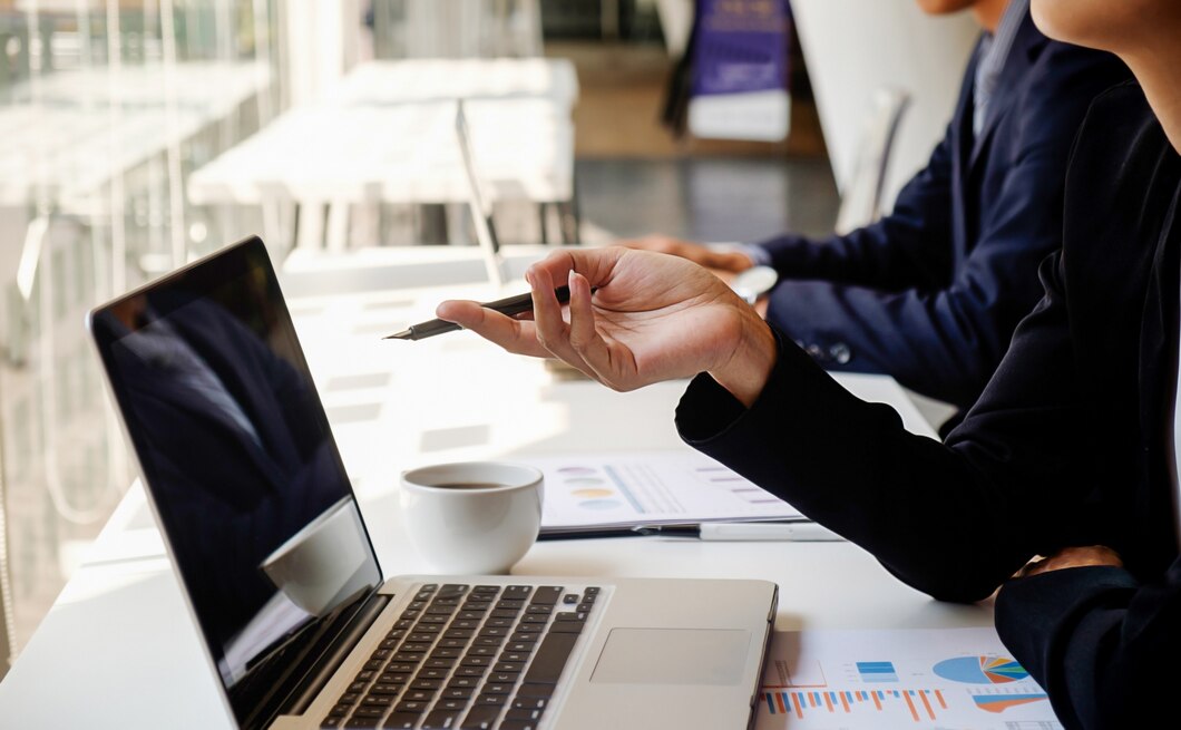 Цифровая эволюция продаж на базе amoCRM: плюсы и минусы покупки и как выбрать