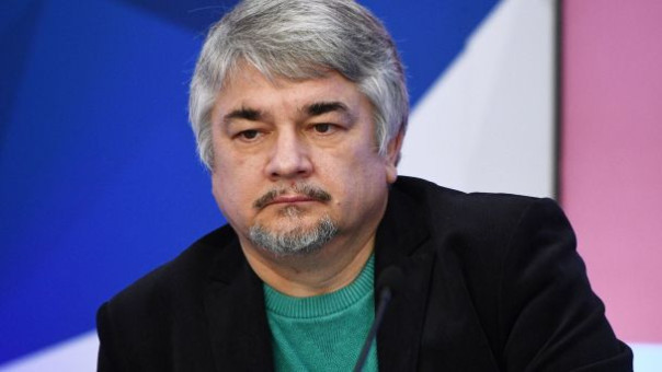 Ростислав Ищенко о том, почему вирус майданизма победил на Украине, а в России и Белоруссии проиграл