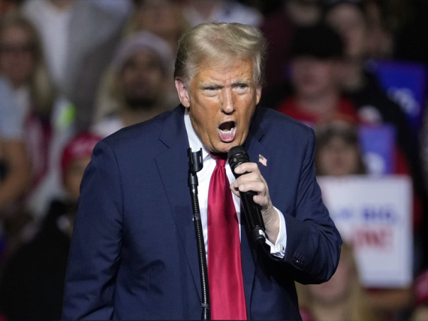 Трамп предупредил Киев о сокращении военной помощи