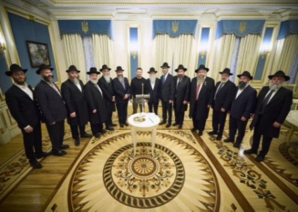 Украина &mdash; это Израиль? На Майдане стоит самая большая менора в Европе, Зеленский празднует Хануку, украинцев призывают принять иудаизм