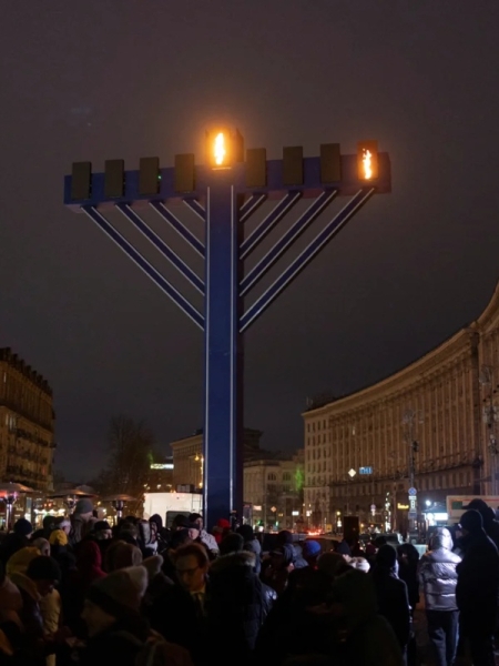 Украина &mdash; это Израиль? На Майдане стоит самая большая менора в Европе, Зеленский празднует Хануку, украинцев призывают принять иудаизм