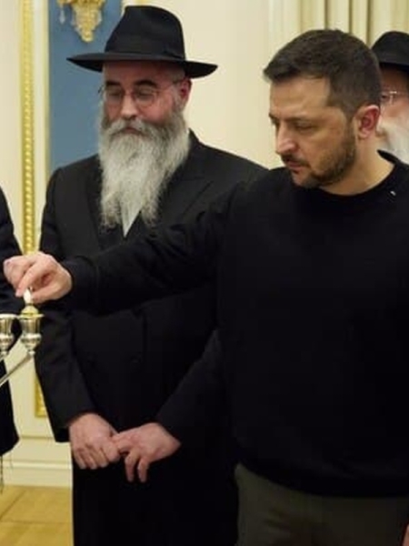 Украина &mdash; это Израиль? На Майдане стоит самая большая менора в Европе, Зеленский празднует Хануку, украинцев призывают принять иудаизм