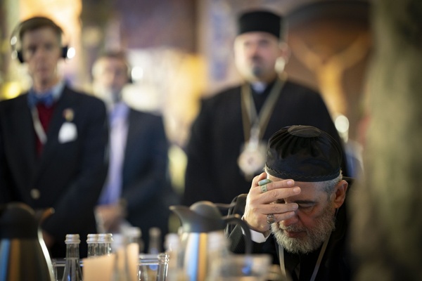 Зеленский устроил пир с музыкой в Трапезном храме Киево-Печерской лавры (фото с днища)