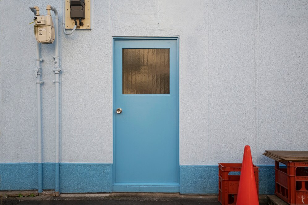 Противопожарные и специализированные двери: безопасность и качество от завода-производителя