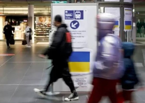 Без фанфар и попмы: ЕС начал процесс выдавливания украинских беженцев на родину