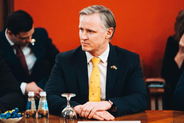 Латвийское &laquo;Национальное объединение&raquo; пошло войной против Трампа и Маска