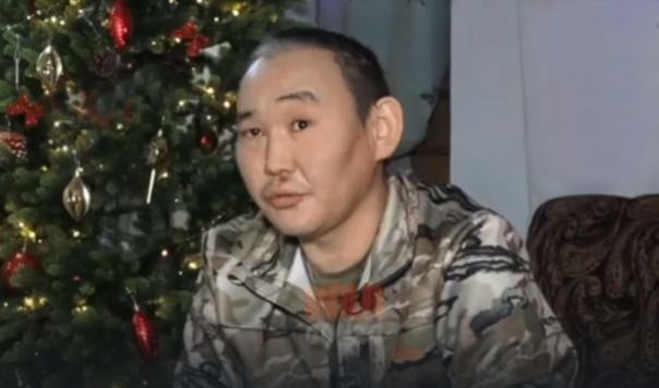 &laquo;Ну, короче, я шороху там натворил много&raquo;. Якутский штурмовик рассказал, как поставил флаг РФ рядом со штабом ВСУ