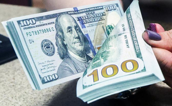 Доллар рухнул под давлением стратегических ракет. Рубль может подорожать ещё