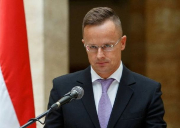 Сийярто: Украинцам было отправлено оружие на сотни миллиардов евро, но Украина отступает