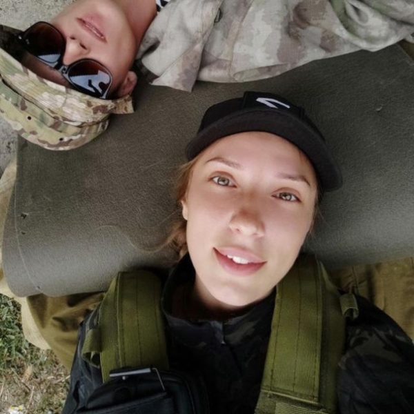 &laquo;Если ты освободишь мой город, я выйду за тебя замуж&raquo;: Как русские бойцы играют свадьбы в зоне спецоперации