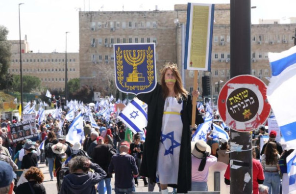 Очередной скандал в Израиле: Нетаньяху доинтриговался до обвинений в государственной измене