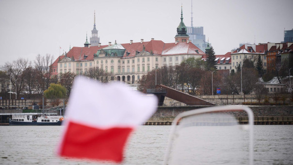 Вор у вора: в Польше пропали выделенные киевскому режиму деньги
