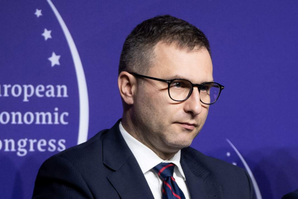 Вор у вора: в Польше пропали выделенные киевскому режиму деньги