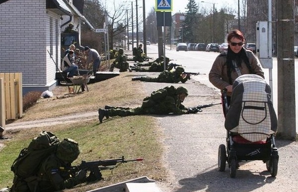 Либо перепьются, либо в болоте утонут