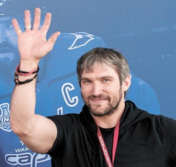 Овечкин побил рекорд Гретцки и стал лучшим снайпером в истории НХЛ