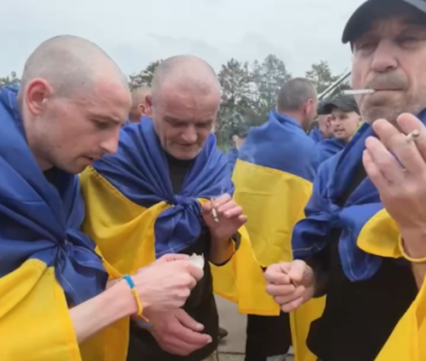 Невыносимая жестокость: пленным укронацистам три года не давали шоколад