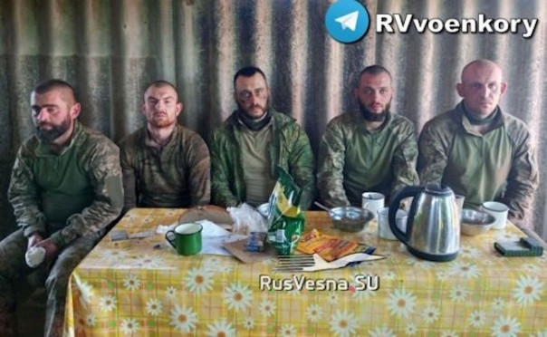 Невыносимая жестокость: пленным укронацистам три года не давали шоколад