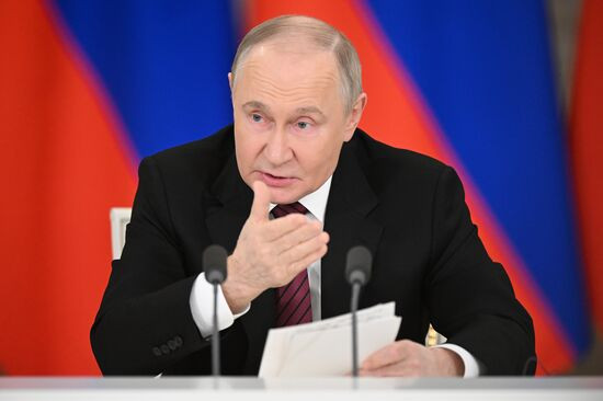 Путин: Принято решение о создании буферной зоны безопасности вдоль границы, наши военные решают эту задачу