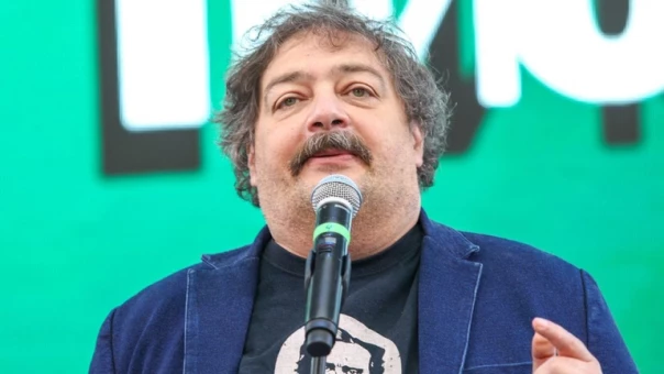 СК возбудил дело о фейках об армии против писателя-иноагента Быкова