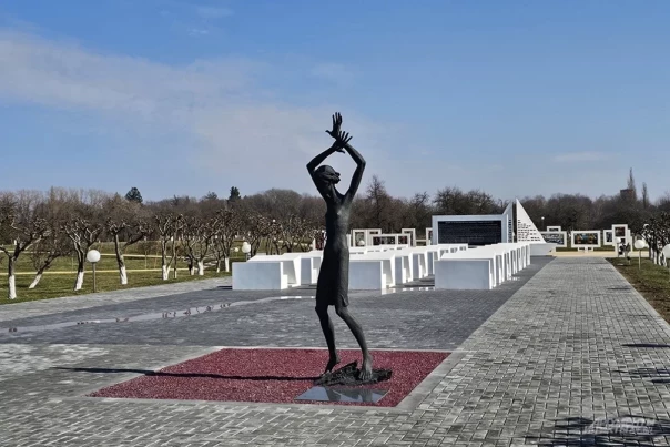 Столовая для вампиров. Почему Европа не считает убитых советских детей?